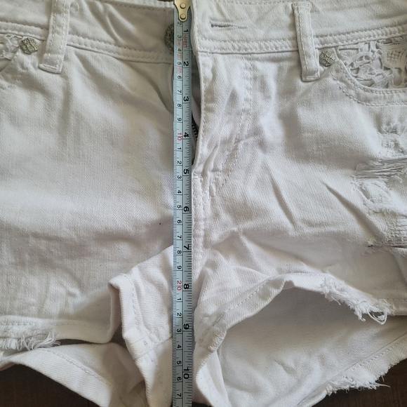 SILVER Jeans Co Distressed Aiko Mid Shorts Size 31 in White - Picture 14 of 16